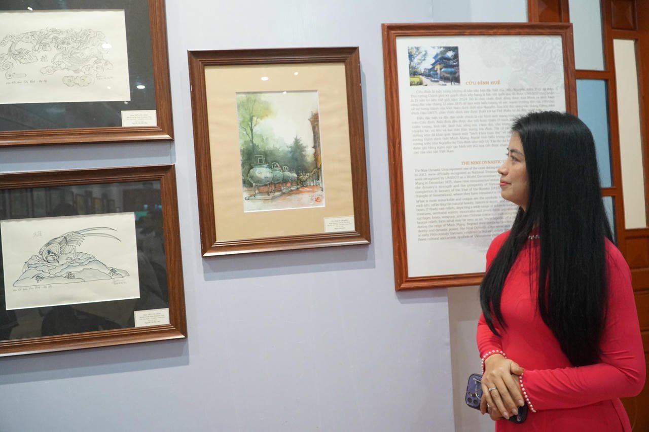 হিউয়ের নয়টি কলড্রনে মুদ্রিত নকশার কাজ প্রদর্শন - জাতীয় সম্পদ, ২০২৪ সালে বিশ্ব তথ্যচিত্র ঐতিহ্য। ছবি: টুয়েট ল্যান