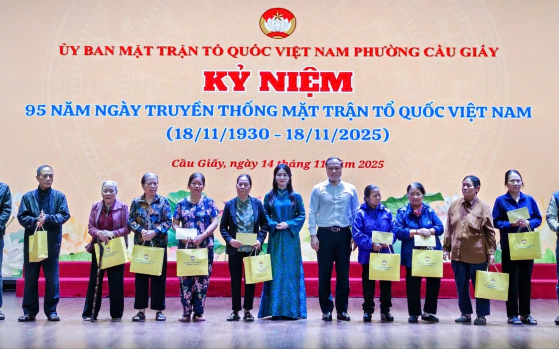 Lãnh đạo phường Cầu Giấy tuyên dương các tập thể, cá nhân tiêu biểu