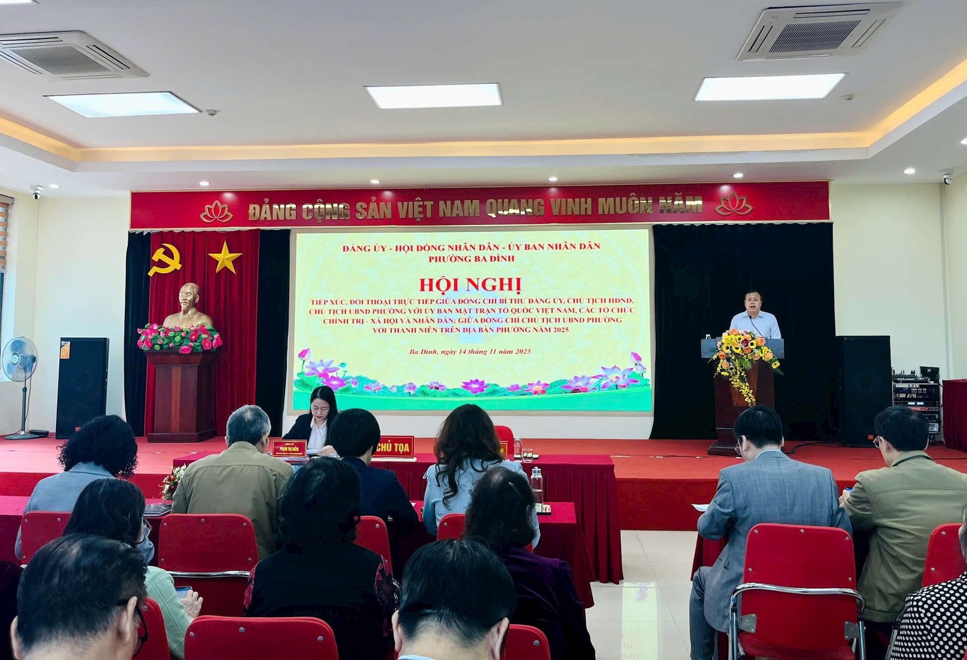 Lãnh đạo phường Ba Đình đối thoại với người dân- Ảnh 1.