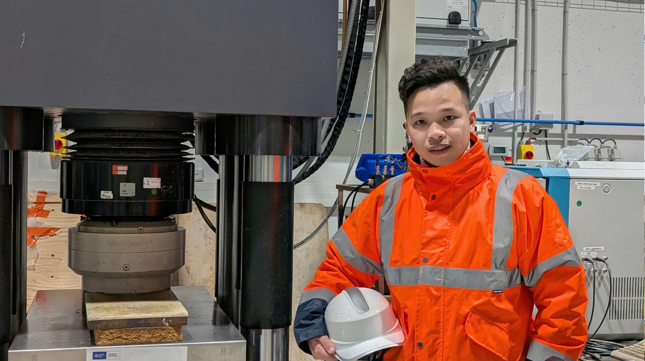 Forfatteren ved laboratoriet ved Paris School of Engineering, Gustave Eiffel-universitetet, Frankrike.