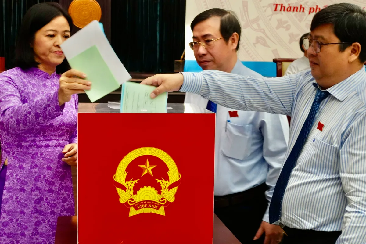 Kỳ họp thứ 5 HĐND TP Hồ Chí Minh: Kiện toàn công tác nhân sự, thúc đẩy phát triển nhanh và bền vững - Ảnh 2.