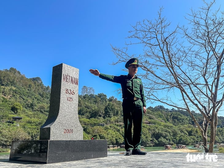 Đoàn tuyên giáo, báo chí TP.HCM thăm, tặng quà chiến sĩ biên phòng và người dân biên giới Cao Bằng - Ảnh 6.