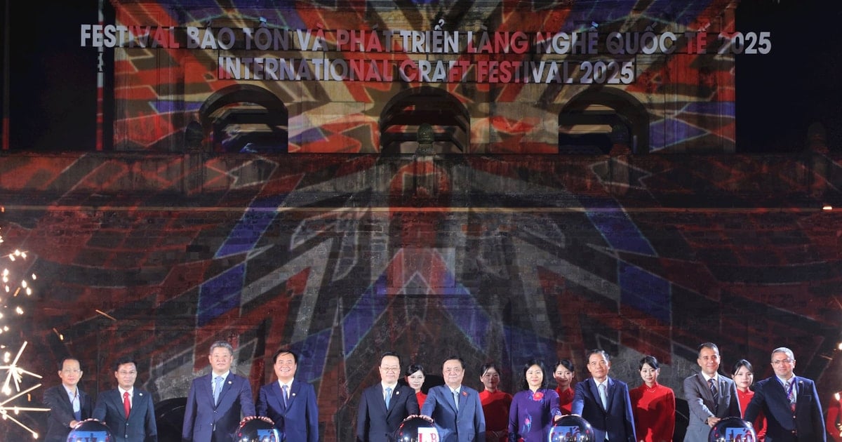 Phó Chủ tịch Quốc hội Lê Minh Hoan dự Festival Bảo tồn và Phát triển Làng nghề Quốc tế