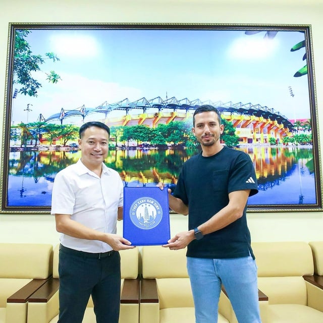 CLB Nam Định bất ngờ có tân HLV người Bồ Đào Nha, ông Vũ Hồng Việt làm sếp lớn- Ảnh 1.