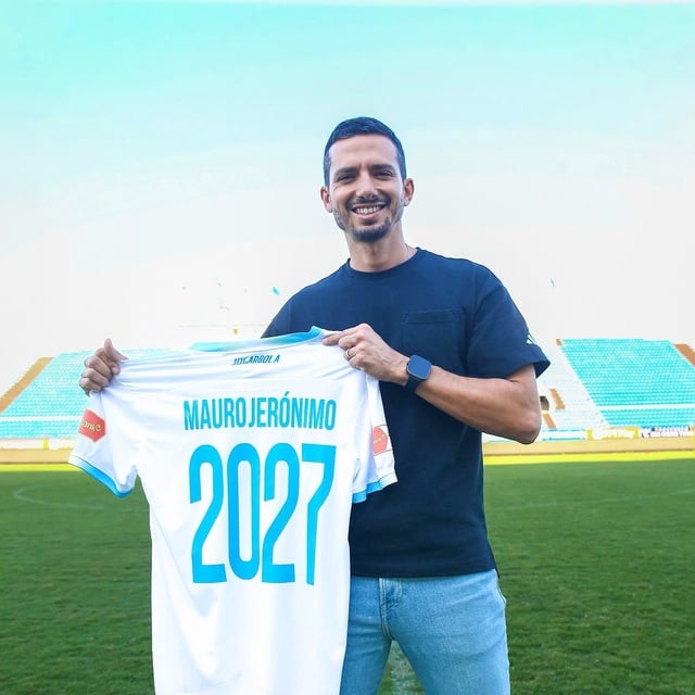 CLB Nam Định bất ngờ có tân HLV người Bồ Đào Nha, ông Vũ Hồng Việt làm sếp lớn- Ảnh 2.