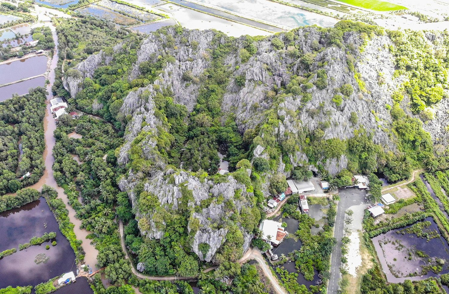 Khám phá hang động hàng triệu năm tuổi, từng nằm sâu dưới biển ở An Giang