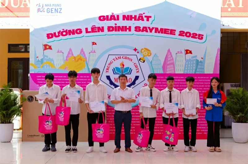 ផ្លូវទៅកាន់កិច្ចប្រជុំកំពូល Saymee ឆ្នាំ 2025 - សក្ខីកម្មនៃកម្លាំងនៃសាមគ្គីភាព និងភាពវៃឆ្លាតរបស់និស្សិតវៀតណាម Đường lên đỉnh Saymee 2025 – Minh chứng cho sức mạnh đoàn kết và trí tuệ của HSSV Việt Nam