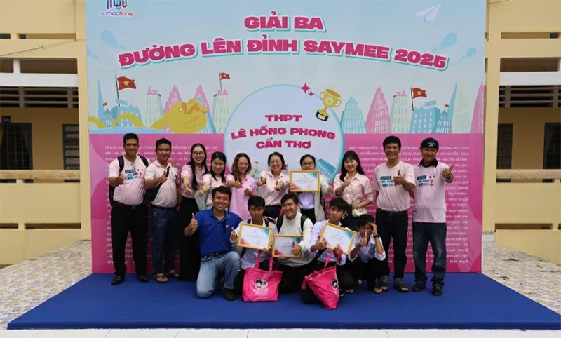 ប្រគល់រង្វាន់កំពូល 3 ដល់វិទ្យាល័យ Le Hong Phong - Can Tho Trao giải thưởng top 3 cho trường THPT Lê Hồng Phong - Cần Thơ