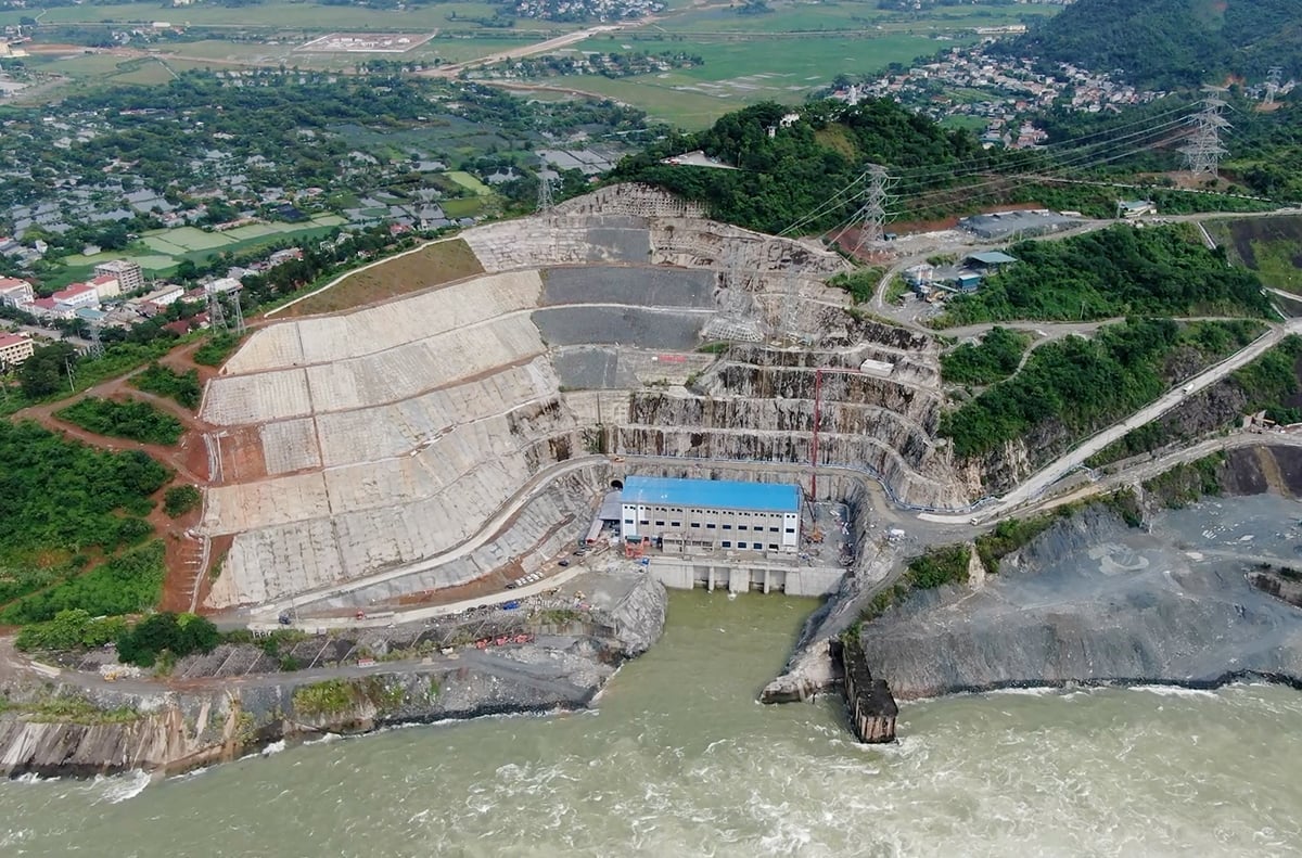 منظر بانورامي لمحطة هوا بينه الكهرومائية الموسعة. الصورة: EVN. Toàn cảnh nhà máy thủy điện Hòa Bình mở rộng. Ảnh: EVN.