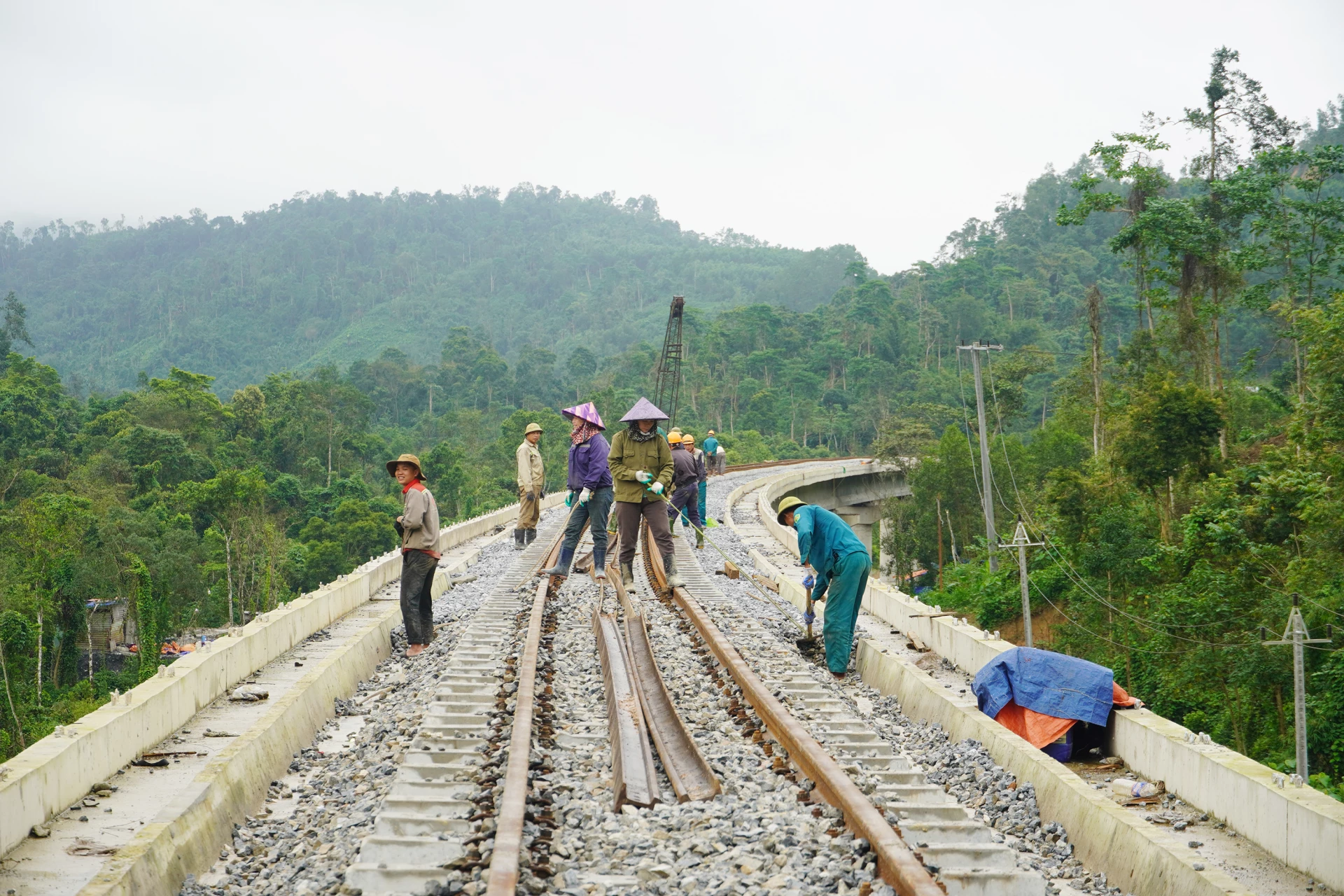 Arbeiderne jobber hardt for å fullføre prosjektet i tide - Foto: X.V