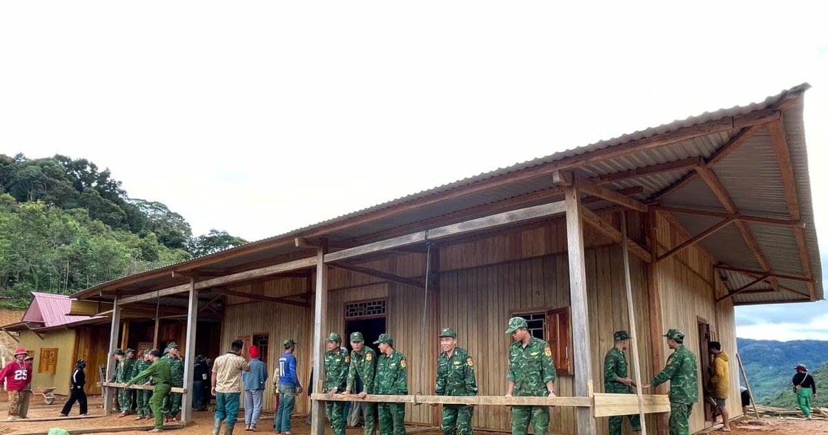 Chung sức cùng người dân vùng biên sau mưa lũ