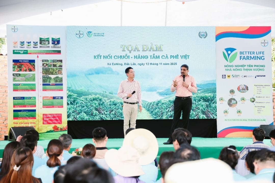 Seminar pe tema „Conectarea lanțului - Creșterea nivelului de cafea vietnameză” organizat de Bayer Vietnam Co., Ltd. în comuna Ea Ninh (provincia Dak Lak).