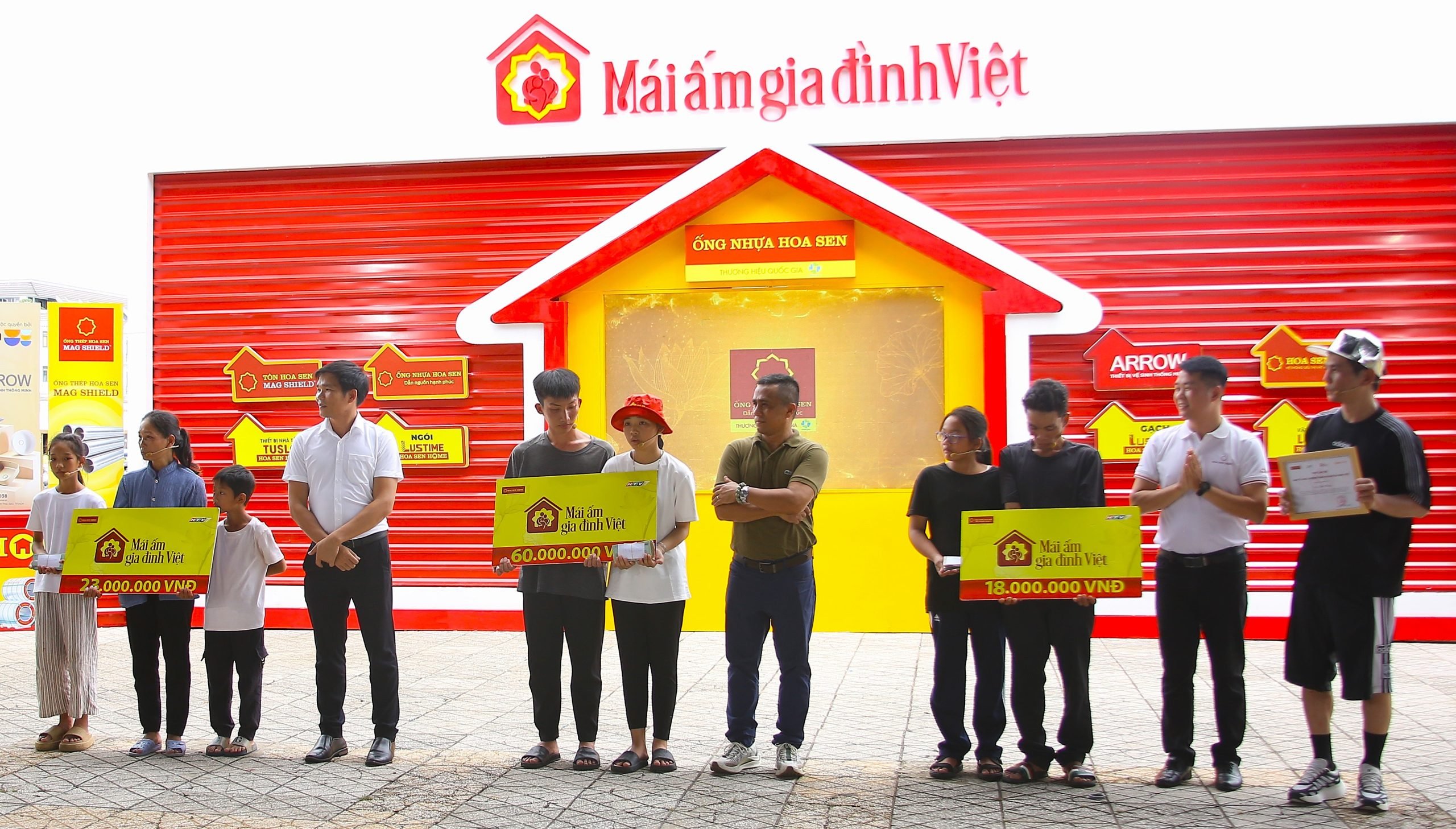 Truong Ho Kim Hans familj kom på tredje plats och Do Huynh Thuy Daos familj kom på andra plats.