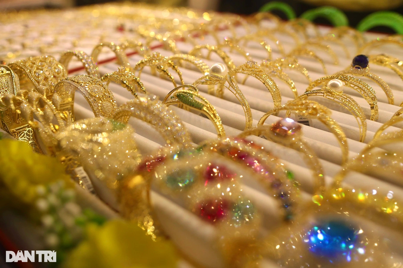 Vàng thế giới giảm sâu, giá trong nước lập tức điều chỉnh