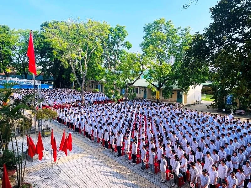 Către Liceul Hien Thanh: 30 de ani de călătorie a dezvoltării