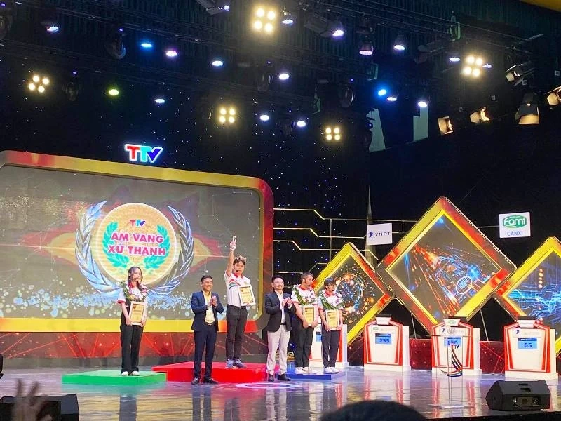 Către Liceul Hien Thanh: 30 de ani de călătorie a dezvoltării