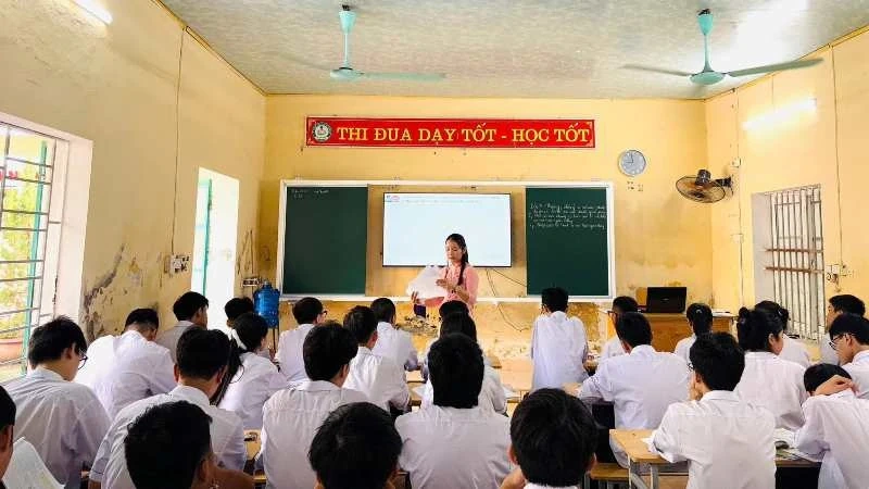 Către Liceul Hien Thanh: 30 de ani de călătorie a dezvoltării