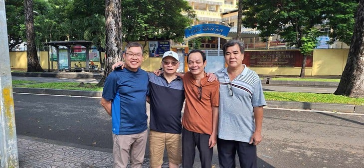 AS A THANK YOU - រូបថត ២. Trường Chu Văn An - Ảnh 3.