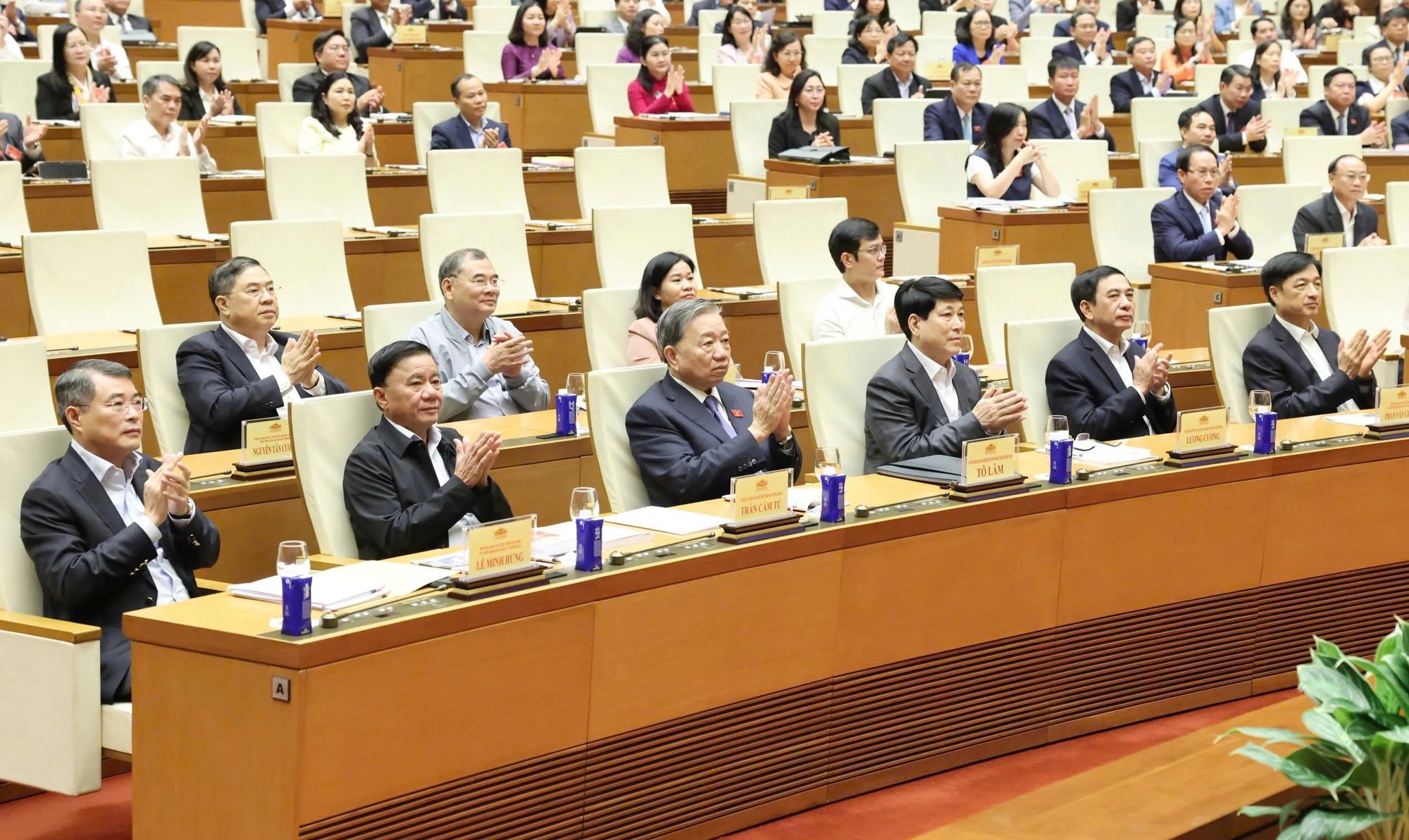 Ấn định ngày bầu cử, cho phép tiếp xúc cử tri trực tuyến - Ảnh 2.