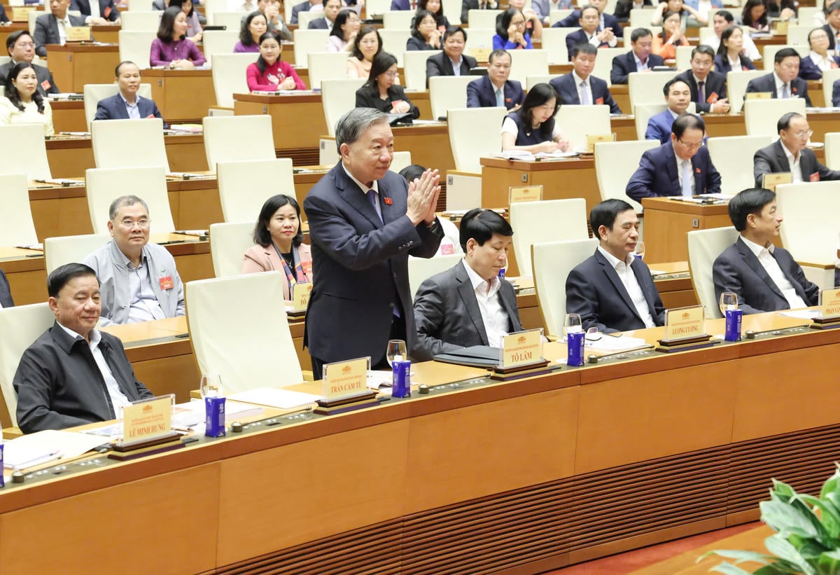 អគ្គលេខាធិការបានចូលរួមសន្និសីទជាតិ ដើម្បីផ្សព្វផ្សាយអំពីការអនុវត្តការបោះឆ្នោតជ្រើសតាំងតំណាងរាស្រ្តនីតិកាលទី១៦ និងក្រុមប្រឹក្សាប្រជាជនគ្រប់លំដាប់ថ្នាក់។ Tổng Bí thư dự hội nghị toàn quốc quán triệt triển khai công tác bầu cử đại biểu Quốc hội khóa XVI và đại biểu Hội đồng nhân dân các cấp