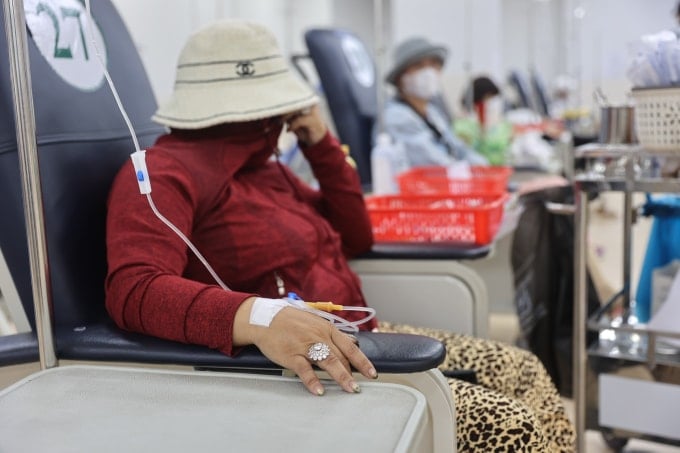 អ្នកជំងឺទទួលថ្នាំព្យាបាលជំងឺមហារីកនៅមន្ទីរពេទ្យ Oncology ទីក្រុងហូជីមិញ សាខាទី២។ រូបថត៖ Quynh Tran