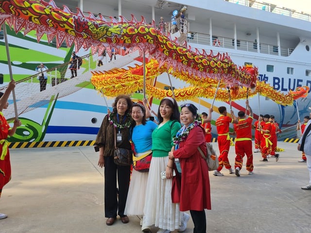 Hạ Long khởi động mùa tàu biển ấn tượng - Ảnh 1.