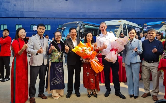 Hạ Long khởi động mùa tàu biển ấn tượng - Ảnh 2.