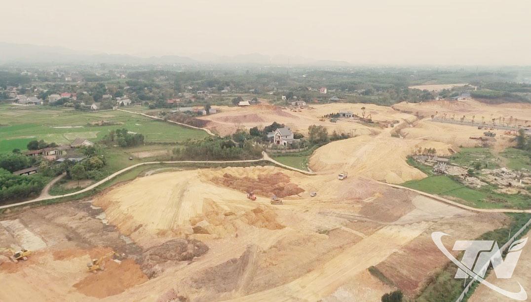 បន្ទាប់ពីត្រូវបានប្រគល់ទីតាំងស្អាត អ្នកវិនិយោគគម្រោងសួនឧស្សាហកម្ម Song Cong II បានពន្លឿនដំណើរការសាងសង់ហេដ្ឋារចនាសម្ព័ន្ធ។