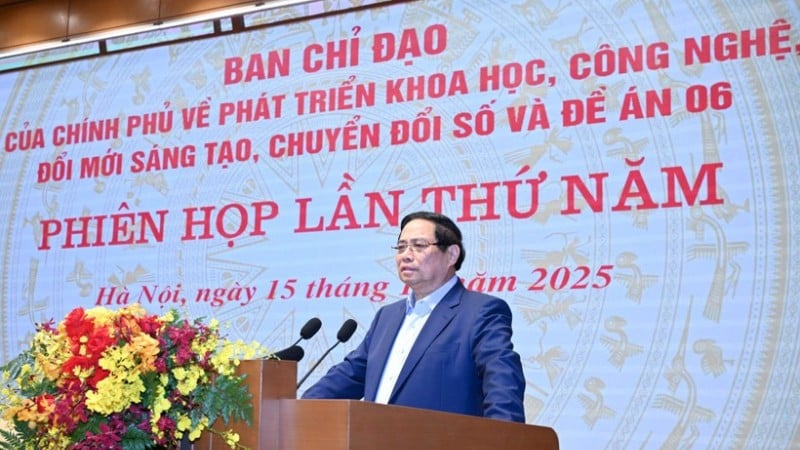 នាយករដ្ឋមន្ត្រី Pham Minh Chinh ថ្លែងសុន្ទរកថាក្នុងកិច្ចប្រជុំលើកទី ៥ នៃគណៈកម្មាធិការដឹកនាំរដ្ឋាភិបាលស្តីពីការអភិវឌ្ឍន៍វិទ្យាសាស្ត្រ និងបច្ចេកវិទ្យា នវានុវត្តន៍ ការផ្លាស់ប្តូរឌីជីថល និងគម្រោងទី០៦។ (រូបថត៖ ត្រាន់ ហៃ)