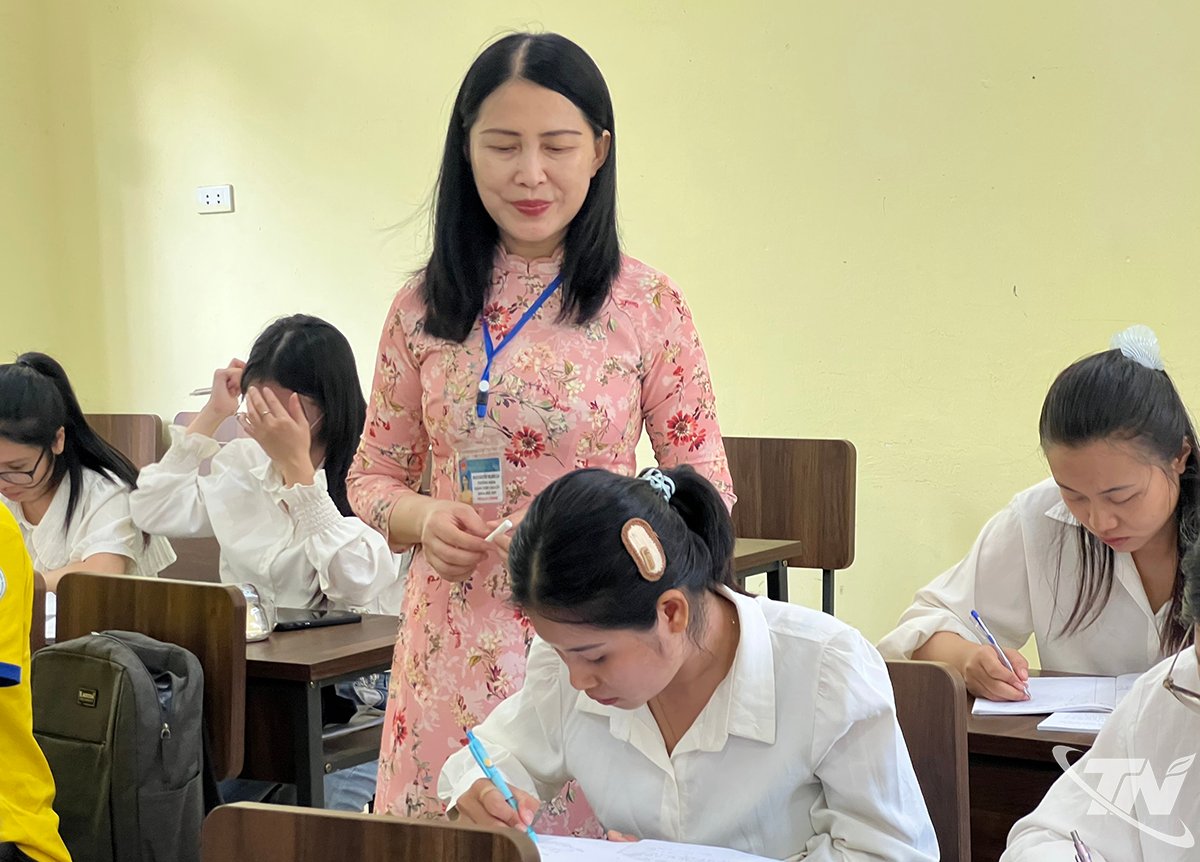 Die Dozentinnen der Thai Nguyen Universität entwickeln ständig neue Lehrmethoden, um die Effektivität der Wissens- und Kompetenzvermittlung an die Studierenden zu verbessern.