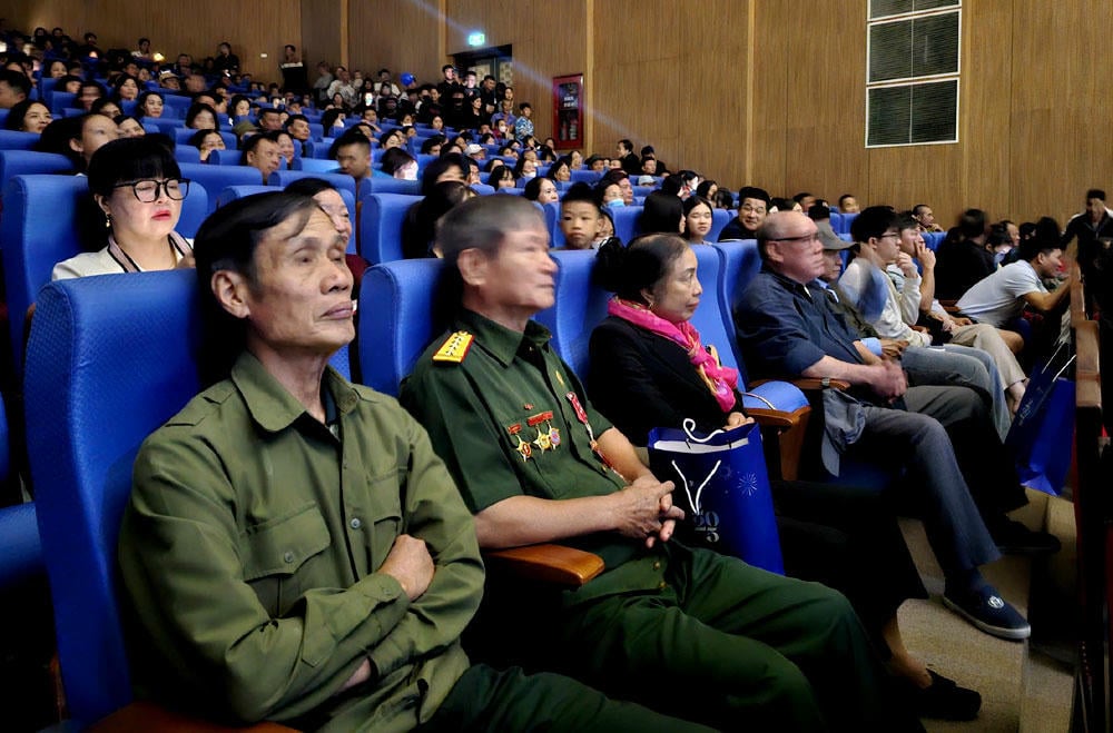 ទស្សនិកជនរីករាយនឹងភាពយន្ត