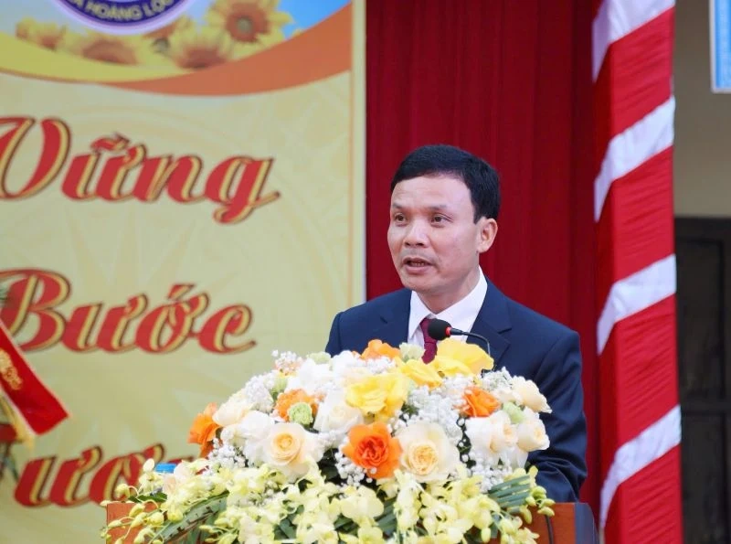 Hoang Trach İlkokulu Üçüncü Sınıf Emek Madalyası aldı