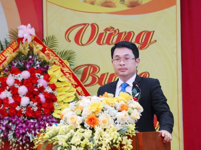 Hoang Trach İlkokulu Üçüncü Sınıf Emek Madalyası aldı