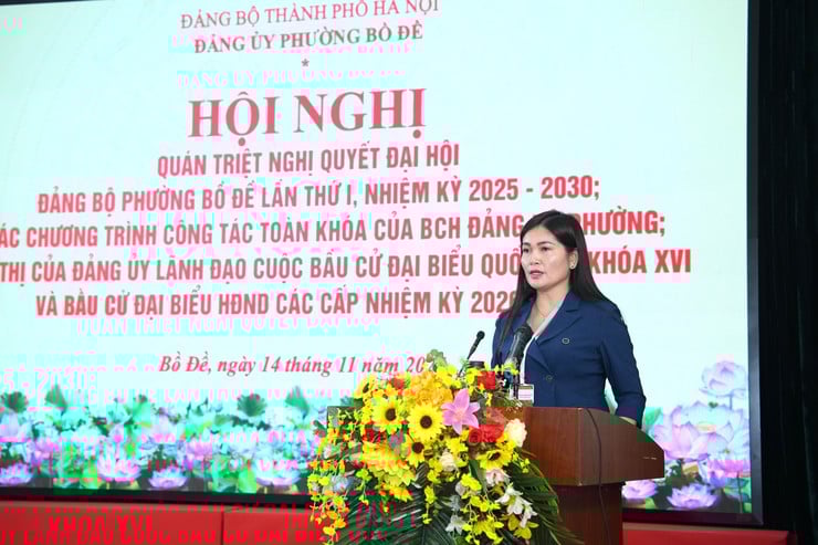 Bo De Ward är fast besluten att omsätta den första partikongressens resolution i konkreta handlingar - Foto 1. Phường Bồ Đề quyết tâm biến Nghị quyết Đại hội Đảng bộ lần thứ I thành hành động cụ thể- Ảnh 1.