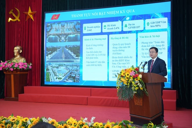 Bo De Ward är fast besluten att omsätta den första partikongressens resolution i konkreta handlingar - Foto 4. Phường Bồ Đề quyết tâm biến Nghị quyết Đại hội Đảng bộ lần thứ I thành hành động cụ thể- Ảnh 4.