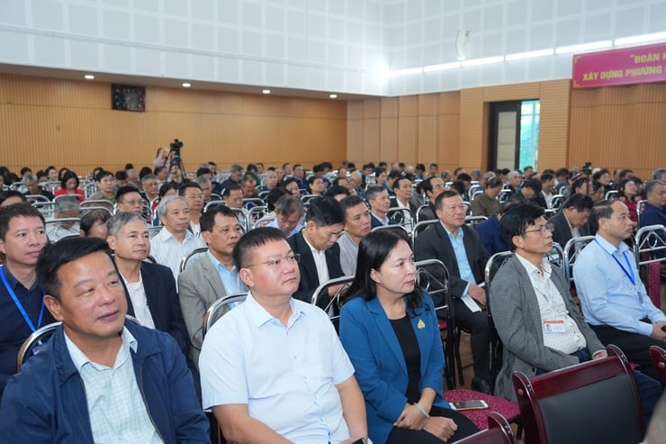 Bo De Ward är fast besluten att omsätta den första partikongressens resolution i konkreta handlingar - Foto 6. Phường Bồ Đề quyết tâm biến Nghị quyết Đại hội Đảng bộ lần thứ I thành hành động cụ thể- Ảnh 6.