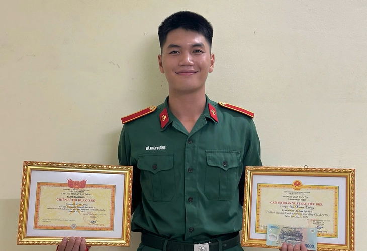 Thủ khoa đặc công nước kể chuyện khổ luyện đánh đảo, đánh cảng, 24 giờ thả trôi trên biển - Ảnh 1.