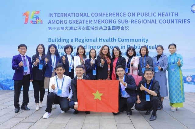 Innovation inom folkhälsoutbildning - Stiftelsen för universell hälsovård - Foto 2. Đổi mới đào tạo Y tế công cộng - Nền tảng cho chăm sóc sức khỏe toàn dân- Ảnh 2.