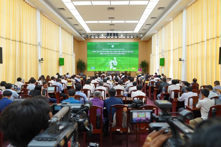 Forum Ekonomi Can Tho 2025: Memecahkan masalah logistik untuk menjadi kekuatan pendorong kawasan Delta Mekong - Foto 2. Diễn đàn Kinh tế Cần Thơ 2025: Giải bài toán logistics để trở thành động lực vùng ĐBSCL- Ảnh 2.