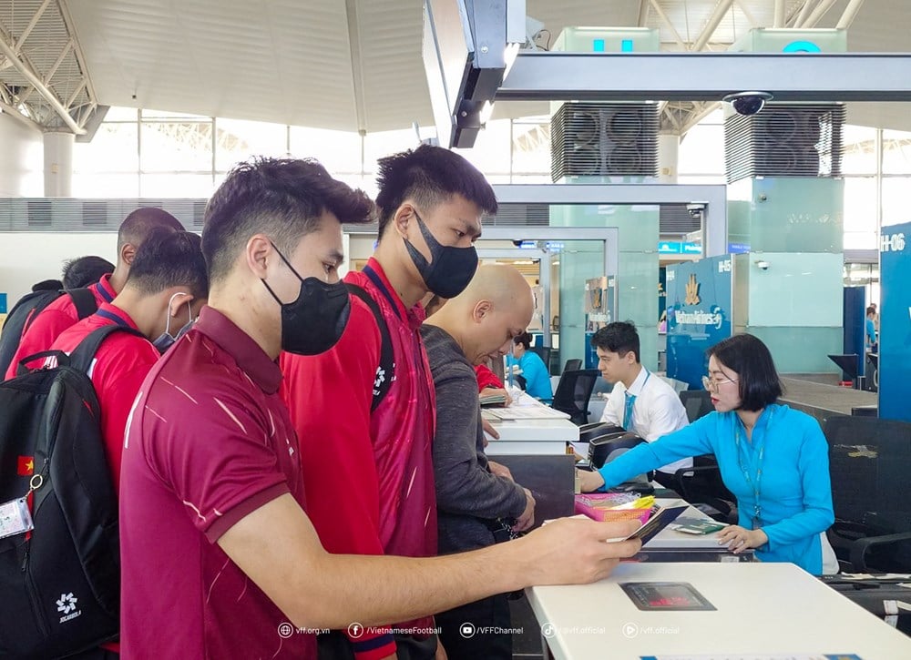 ក្រុមវៀតណាមចេញដំណើរទៅប្រទេសឡាវក្នុងការប្រកួតវគ្គជម្រុះចុងក្រោយនៃពានរង្វាន់ Asian Cup ឆ្នាំ២០២៧ - រូបថត ១