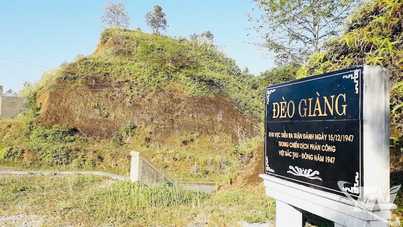 ປ້າຍຊີ້ບອກທີ່ຕັ້ງຂອງການຕ້ານການໂຈມຕີຂອງກອງທັບ ແລະ ປະຊາຊົນ ຫວຽດນາມ ໃນເດືອນ 12/1947.