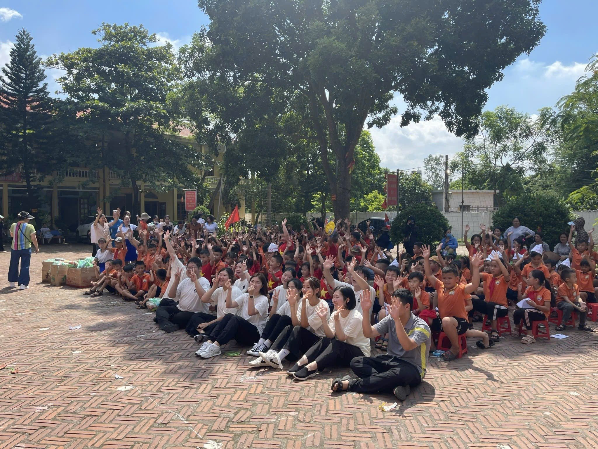 Hai Phong: Integrering av mellomfolkelig diplomati i ikke-statlige prosjekter Hải Phòng: Lồng ghép hoạt động đối ngoại nhân dân trong dự án phi chính phủ