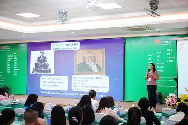 PGS.TS Trương Tuyết Mai trình bày tham luận tại hội nghị.