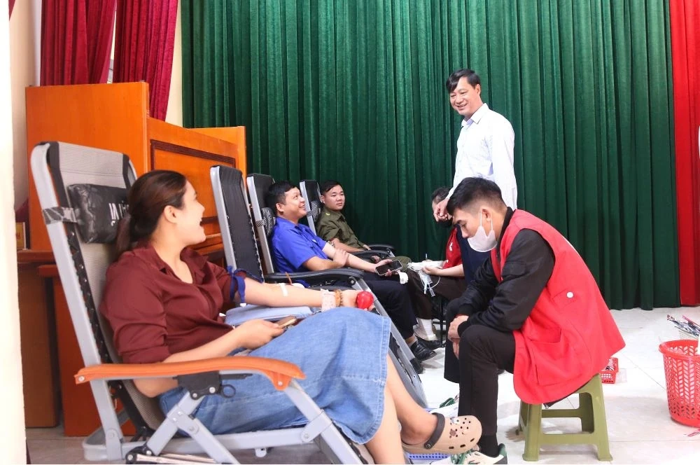 ឃុំ Dong Tien៖ ទទួលបានឈាមជិត ១៧០ ប្លោក ក្នុងពិធីបុណ្យបរិច្ចាគឈាមដោយស្ម័គ្រចិត្ត