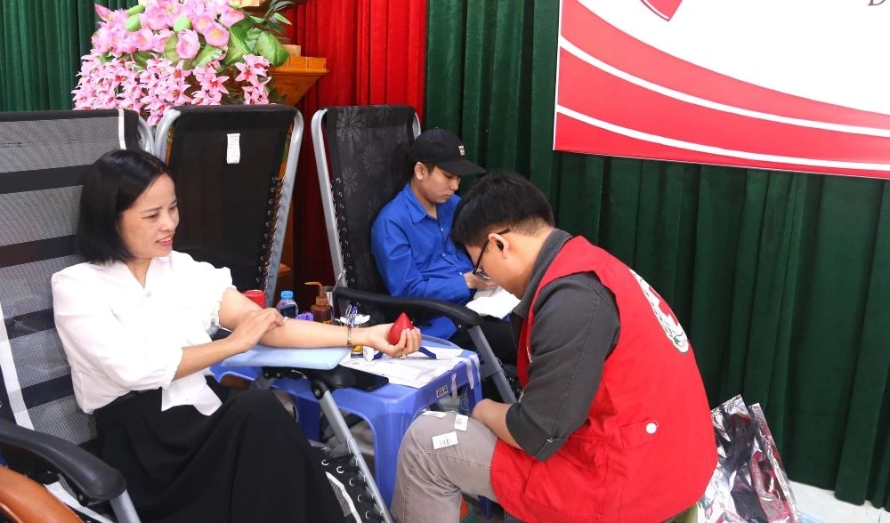 ឃុំ Dong Tien៖ ទទួលបានឈាមជិត ១៧០ ប្លោក ក្នុងពិធីបុណ្យបរិច្ចាគឈាមដោយស្ម័គ្រចិត្ត