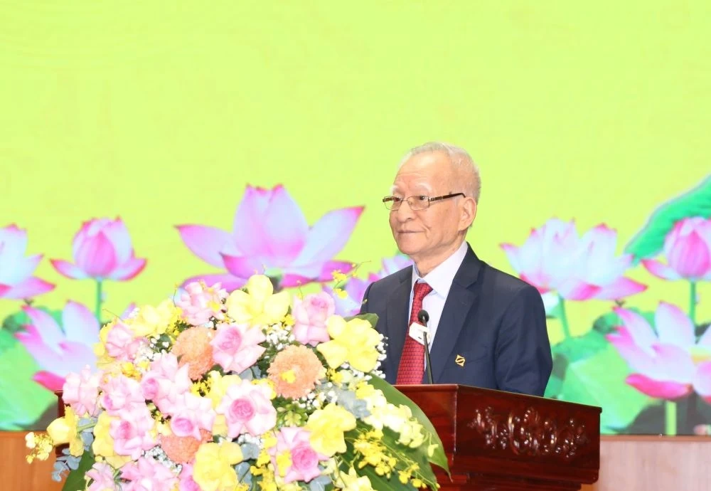 Oslava Dne vietnamských učitelů a udělení stipendií studentům od rodiny profesora Le Viet Lyho