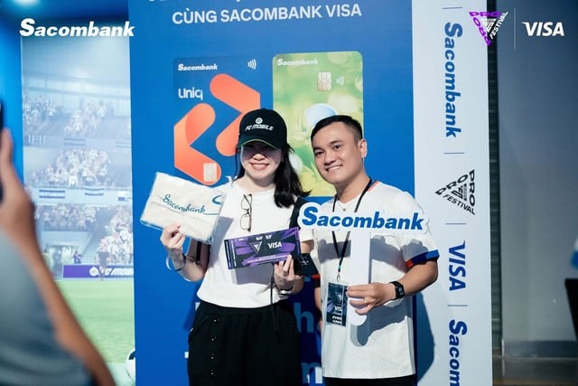 Sacombank följer med Visa på e-sportevenemanget EA SPORTS FC PRO FESTIVAL - Foto 1. Sacombank đồng hành cùng Visa tại sự kiện thể thao điện tử EA SPORTS FC PRO FESTIVAL - Ảnh 1.