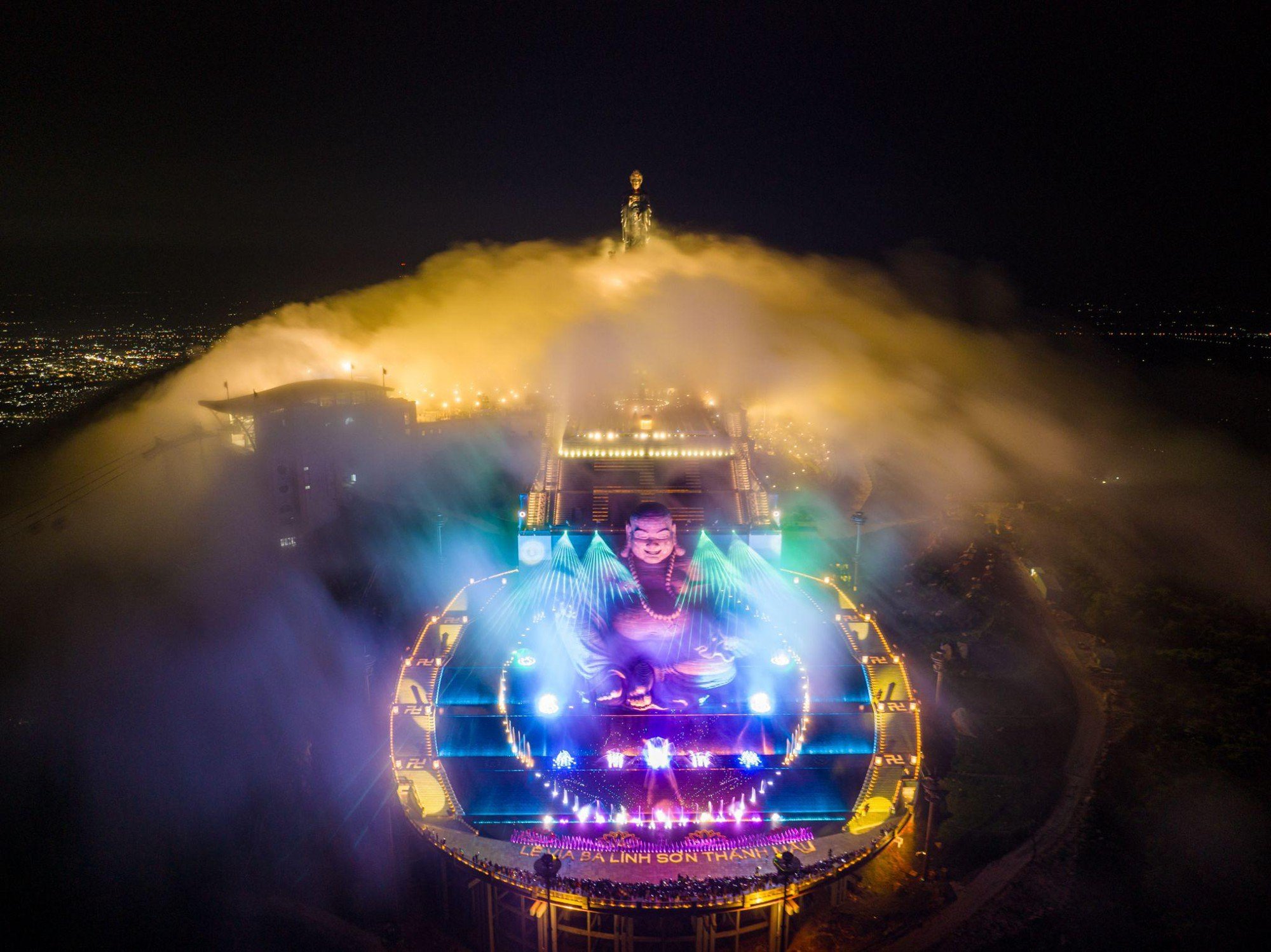 Khu du lịch núi Bà Đen ưu đãi và tặng quà đặc biệt cho giáo viên trong tháng 11 - Ảnh 3.