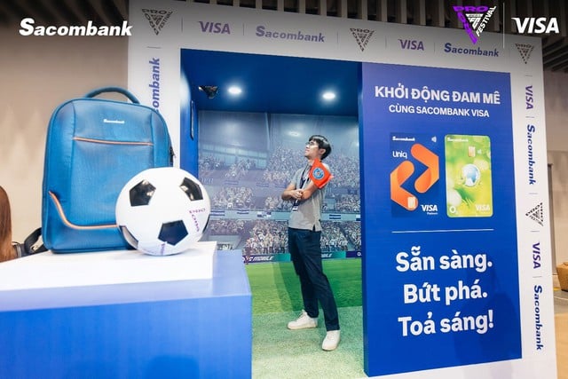 Sacombank följer med Visa på e-sportevenemanget EA SPORTS FC PRO FESTIVAL - Foto 2. Sacombank đồng hành cùng Visa tại sự kiện thể thao điện tử EA SPORTS FC PRO FESTIVAL - Ảnh 2.