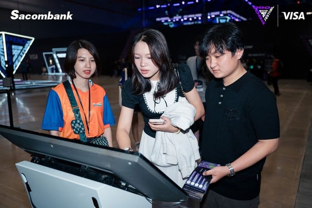 Sacombank följer med Visa på e-sportevenemanget EA SPORTS FC PRO FESTIVAL - Foto 3. Sacombank đồng hành cùng Visa tại sự kiện thể thao điện tử EA SPORTS FC PRO FESTIVAL - Ảnh 3.